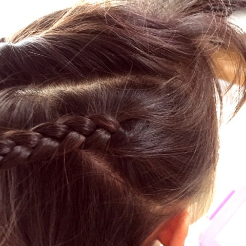 子供のヘアアレンジにぴったり♪アクティブでゴージャスな三つ編み×くるりんぱアレンジ☆3