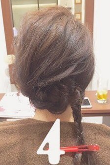 三つ編みで誰でも簡単アレンジ♪お呼ばれにも使えるきれいめまとめ髪☆4