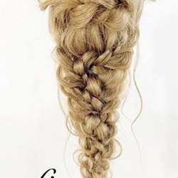 とっても華やかプリンセスヘア♡意外と簡単ラプンツェル風編みおろしアレンジ♪ ヘアアレンジ ロングヘア