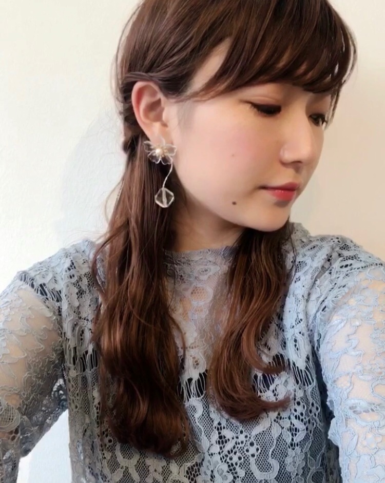 くせ毛のせいでヘアアレンジが憂鬱 という方必見 ストレスなくアレンジできる 簡単ハーフアップアレンジ ヘアレシピ 頭美人