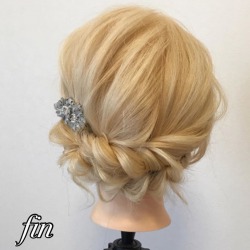 「タイトロープ」アレンジで周りと差がつく♪秋冬コーデと合わせたい、ワンランク上のまとめ髪アレンジ ヘアアレンジ ロングヘア