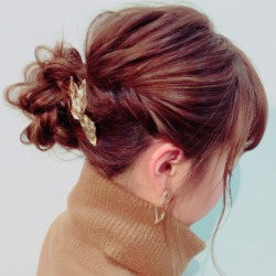 これからの寒い時期に大活躍◎タートルネックと相性抜群のシニヨンアレンジ ヘアアレンジ ロングヘア