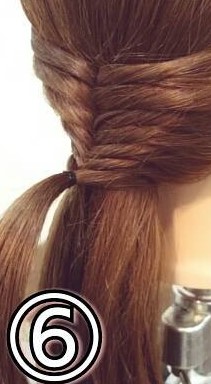 王道ヘアも少しの工夫でフェミニンに♡網目がポイントのポニーテールアレンジ♪6