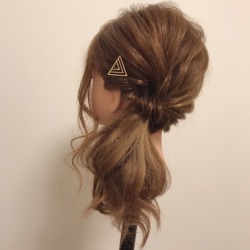 高さ×ゴム隠しが素敵に見えるポイント◎オトナ女子必見の、子どもっぽくならないサイドアレンジ ヘアアレンジ ロングヘア