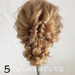 くるりんぱ×三つ編みで華やかに♪大人フェミニンアレンジ　ヘアアレンジ　ロングヘア