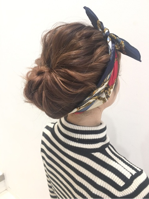 くるりんぱでできる！こなれたスカーフヘアアレンジ☆５