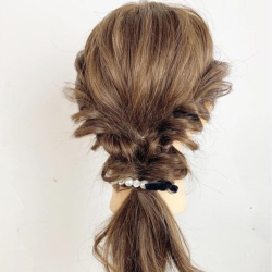 豪華なピアスが良く似合う☆ローポニテアレンジ ヘアアレンジ ロングヘア