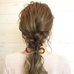 デートにもブライダルにも ちょっと目を惹く大人フェミニン♪ ヘアアレンジ ロングヘア