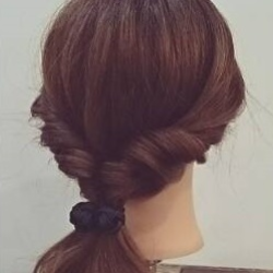 初級編 ロングヘアのポニーテール 忙しい朝でも簡単ヘアアレンジ ヘアレシピ 頭美人 初級編 ロングヘアのポニーテール 忙しい朝でも簡単ヘアアレンジ ヘアレシピ 頭美人