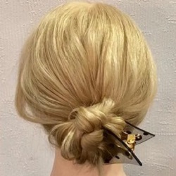 ヘアゴム、アメピン忘れてもOK!クリップで作れるシニヨンヘアアレンジ♡ ヘアアレンジ ロングヘア