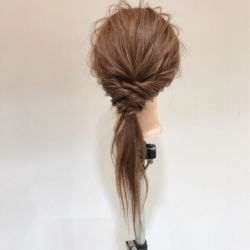 忙しい朝に ゴムだけで簡単に まとめ髪アレンジ ヘアレシピ 頭美人 忙しい朝に ゴムだけで簡単に まとめ髪アレンジ ヘアレシピ 頭美人