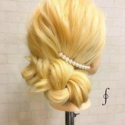 ロングの人にオススメ 三つ編みを使った大人カジュアルヘアアレンジ ヘアレシピ 頭美人 ロングの人にオススメ 三つ編みを使った大人カジュアルヘアアレンジ ヘアレシピ 頭美人