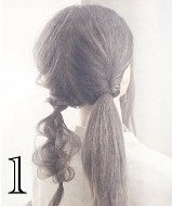 結婚式にピッタリ！くるりんぱと三つ編みでできる綺麗めヘアアレンジ1