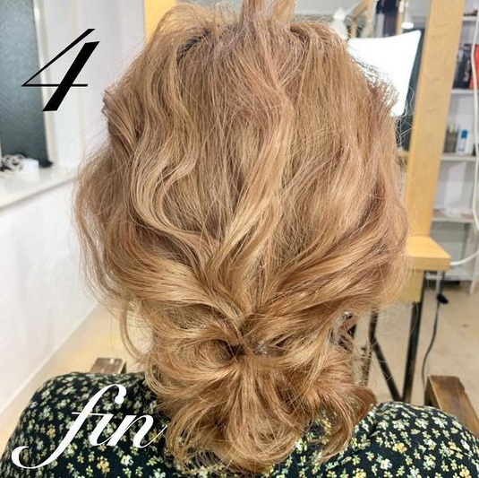 ウェーブヘアでこなれを演出！ミディアムヘアアレンジ☆4