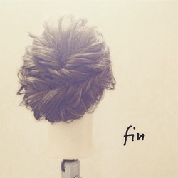 髪をアップにしてスッキリ☆形が可愛いセンタートップくるりんぱツイスト♪ ヘアアレンジ ロングヘア