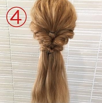 繰り返すだけでこんなにも華やかに?!一見難しそうに見えて簡単なヘアアレンジ4