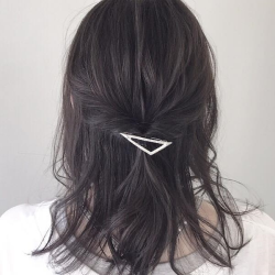 立体感がポイント☆1分もかからない!ハーフアップアレンジ ヘアアレンジ ミディアムヘア