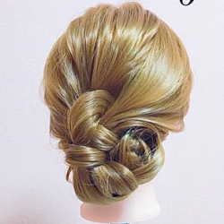 三つ編みにひと手間加えるだけ☆上品見えするまとめ髪アレンジ ヘアアレンジ ロングヘア