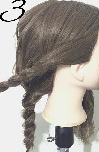 三つ編みとロープ編みで作る！オシャレなお出かけヘアアレンジ3