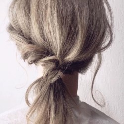 こなれ感がある大人の女性に大変身!ねじるだけ簡単アレンジ ヘアアレンジ ロングヘア