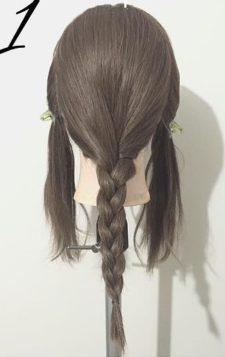 三つ編みとロープ編みで作る！オシャレなお出かけヘアアレンジ1