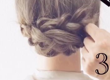 編み目が可愛い！後ろ姿がおしゃれなお出かけヘアアレンジ3