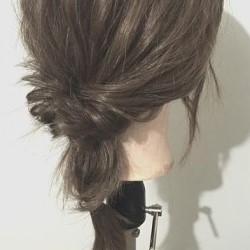 湿気で崩れる心配なし!くるりんぱでできるローポニアレンジ ヘアアレンジ ミディアムヘア