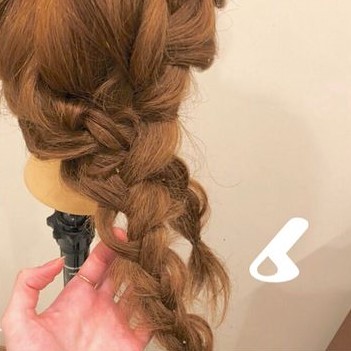 大人な女性のスポーツヘアはこれ！上品サイド編み下ろしアレンジ♡6