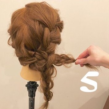 大人な女性のスポーツヘアはこれ！上品サイド編み下ろしアレンジ♡5