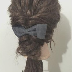 リボンを使ってより可愛く♡くるりんぱでできるゆるポニーアレンジ ヘアアレンジ ロングヘア