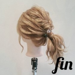 初級編 ロングヘアのポニーテール 忙しい朝でも簡単ヘアアレンジ ヘアレシピ 頭美人 初級編 ロングヘアのポニーテール 忙しい朝でも簡単ヘアアレンジ ヘアレシピ 頭美人