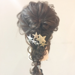 ピン不要!!ゴムだけなのにミディアムヘアでもできる編みおろし風アレンジ ヘアアレンジ ミディアムヘア