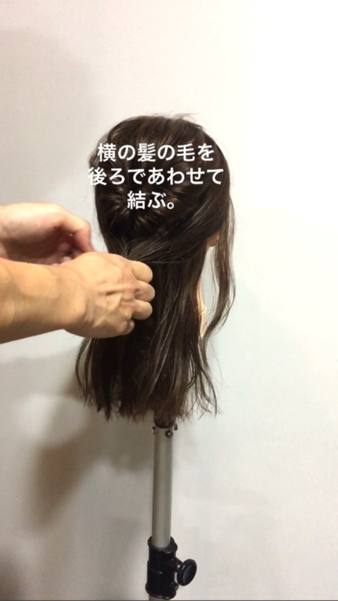 ピン不要！！ゴムだけなのにミディアムヘアでもできる編みおろし風アレンジ2