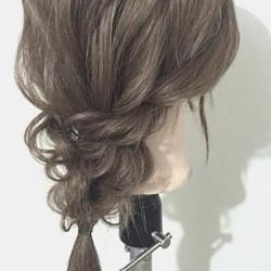 暑い季節にもピッタリ☆大人可愛い三つ編みヘアアレンジ　ヘアアレンジ　ロングヘア