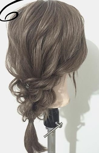 暑い季節にもピッタリ☆大人可愛い三つ編みヘアアレンジ6