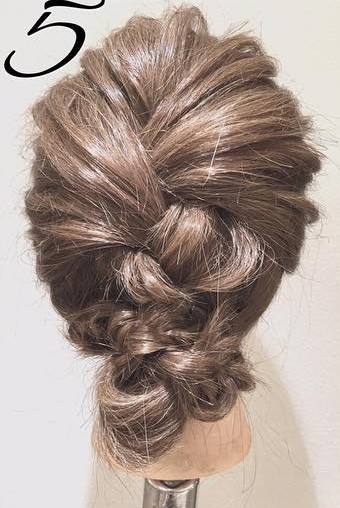 結婚式にピッタリ♪華やかで可愛いシニヨンヘアアレンジ5