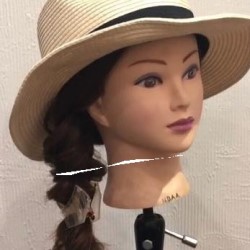 麦わら帽子がよく合う♪女子力アップの片寄せ三つ編みアレンジ　ヘアアレンジ　ロングヘア