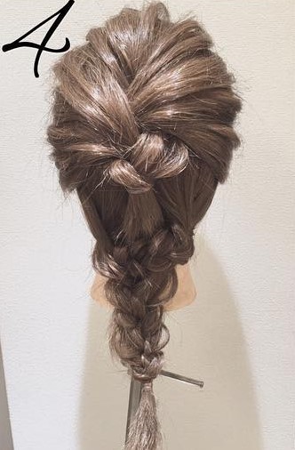 結婚式にピッタリ♪華やかで可愛いシニヨンヘアアレンジ4