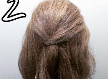 ゴム不要!ねじって留めるだけの個性的でラフなヘアアレンジ2
