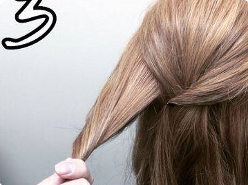 ゴム不要!ねじって留めるだけの個性的でラフなヘアアレンジ3