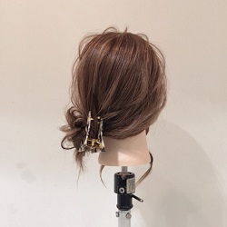 ゴムもピンも不要!クリップだけで作れるすっごい簡単なサイドシニヨンアレンジ ヘアアレンジ ミディアムヘア