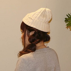 時短なのに可愛くなれる!ニット帽に抜群に合うツインダウンスタイル ヘアアレンジ ロングヘア