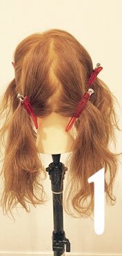 キメ過ぎないフェミニンヘアー☆アクセサリーが映えるまとめ髪アレンジ1