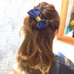 女の子らしさ満点◎アクセントを加えた上品なハーフアップアレンジ　ヘアアレンジ　ロングヘア