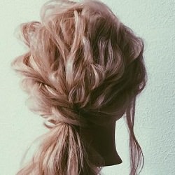 ひと手間加えるだけの見違えローポニー☆マンネリ化しがちなポニーテールはこれでキマリ♪ ヘアアレンジ ロングヘア