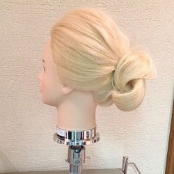 上品な大人シニヨンヘア☆落ち着いた雰囲気を出したいならコレで決まり♪ ヘアアレンジ ロングヘア