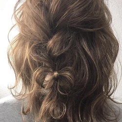 リボンがアクセント☆とっても可愛いゆるふわのミディアムアレンジ♪ ヘアアレンジ ミディアムヘア