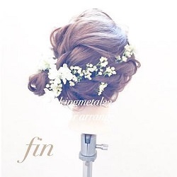 お花がとっても華やか!イベントにもってこいのサイドお団子アレンジ ヘアアレンジ ミディアムヘア