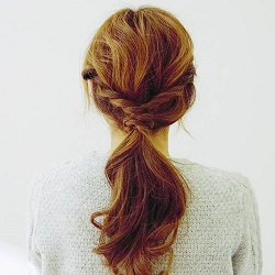 ゆるふわの可愛さに上品さをプラス☆ロープ編みで作る大人ポニーテール ヘアアレンジ ロングヘア