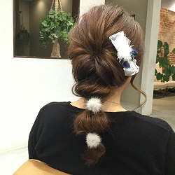 やりすぎない玉ねぎヘアー☆ふわっとしたローポニテが可愛い♡ ヘアアレンジ ロングヘア
